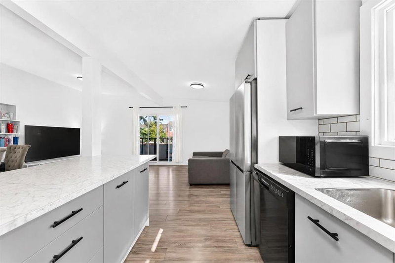 5608 Pensacola Crescent SE, Penbrooke Meadows — interior photo 6