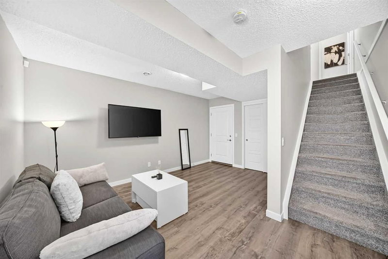 122 - 301 Redstone Boulevard NE