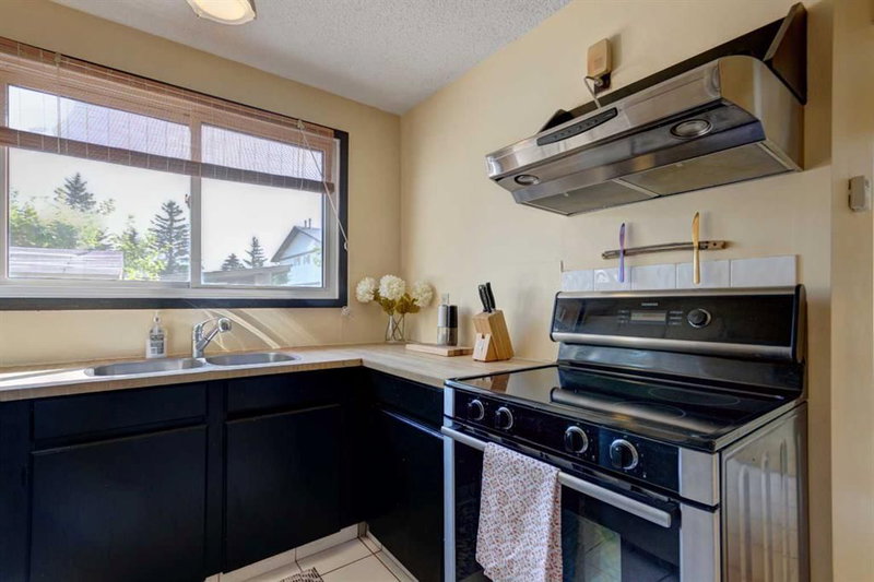 12, 740 Bracewood Drive SW, Braeside — interior photo 7