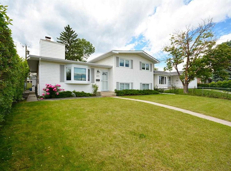 325 Whitney Crescent SE