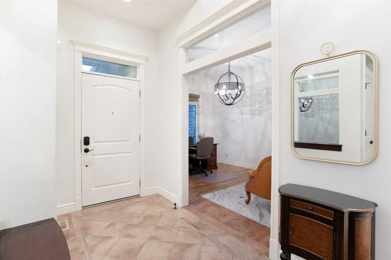 23 Cranbrook Way SE, Cranston — interior photo