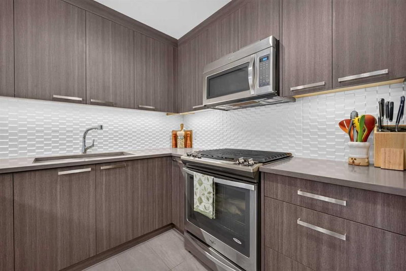 2, 1810 Kensington Road NW, Hillhurst — interior photo 7