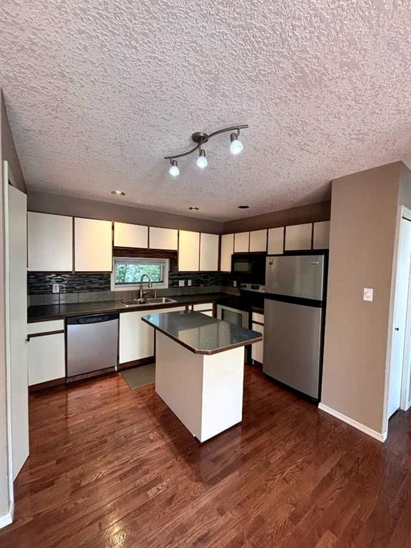 119 Red Crow Boulevard W