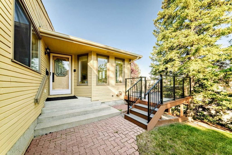 637 Stratton Terrace SW, Strathcona Park — interior photo 5