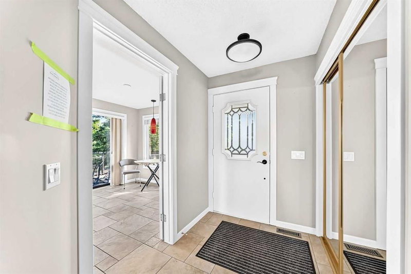 637 Stratton Terrace SW, Strathcona Park — interior photo 6