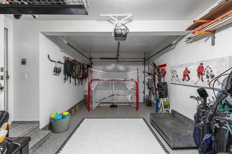64 Point Drive NW, Point McKay — interior photo 6