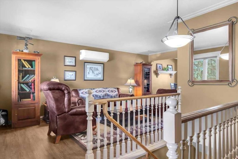 2211 45 Street SE, Forest Lawn — interior photo