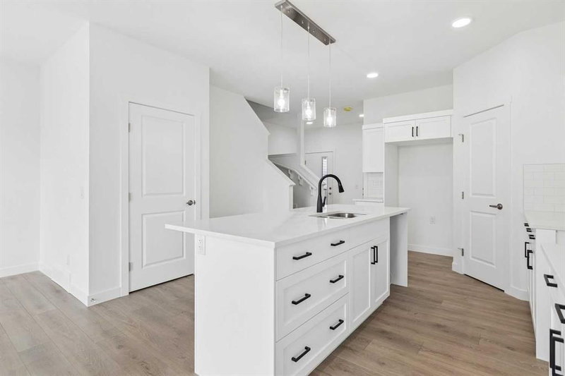 56 Heritage Manor, Cochrane — interior photo 6
