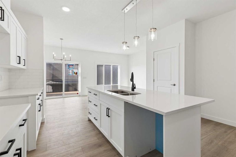 56 Heritage Manor, Cochrane — interior photo 7