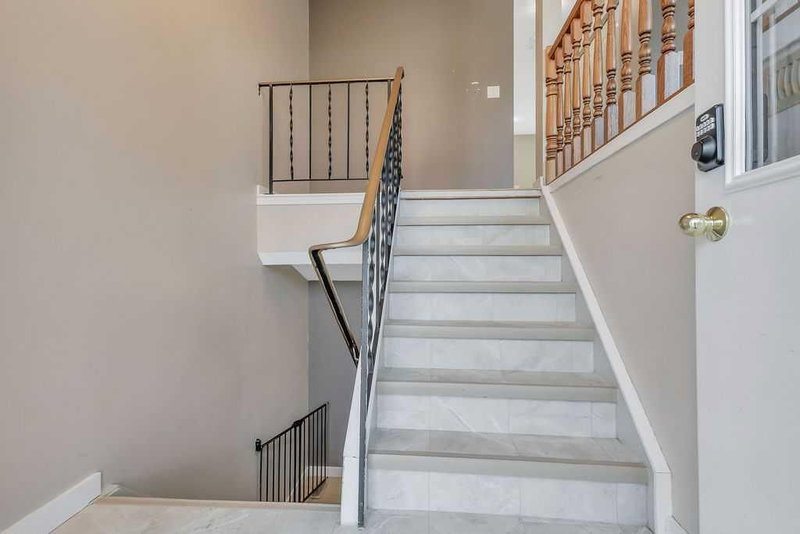 8 Whiteside Crescent