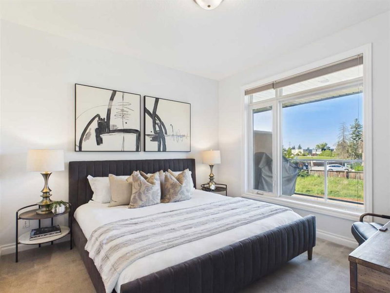 204, 2 hemlock Crescent SW, Spruce Cliff — interior photo