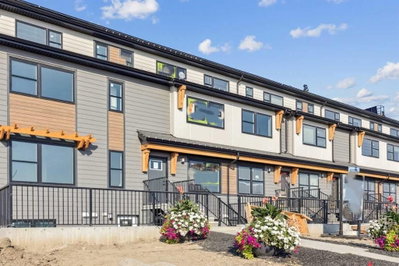 810 - 135 Mahogany Parade SE