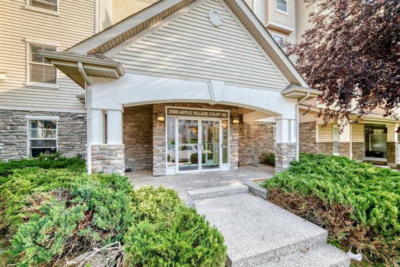 411, 2000 Applevillage Court SE, Applewood Park — interior photo 5