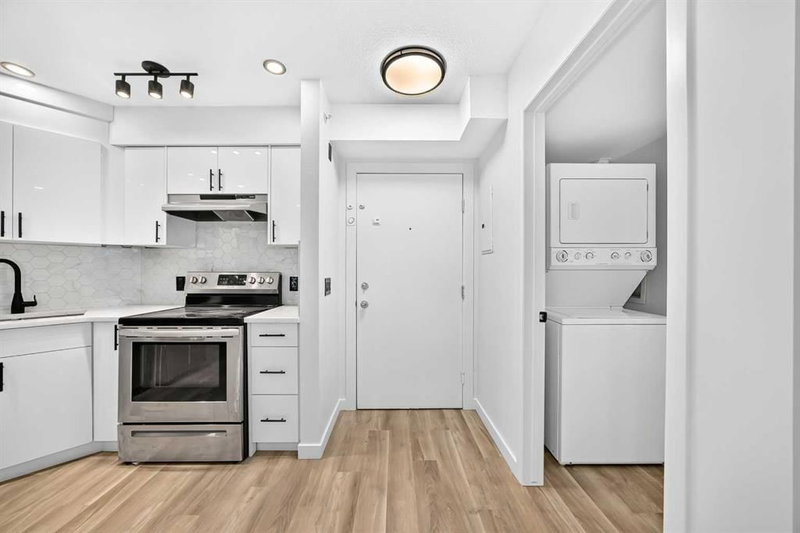 411, 2000 Applevillage Court SE, Applewood Park — interior photo 6
