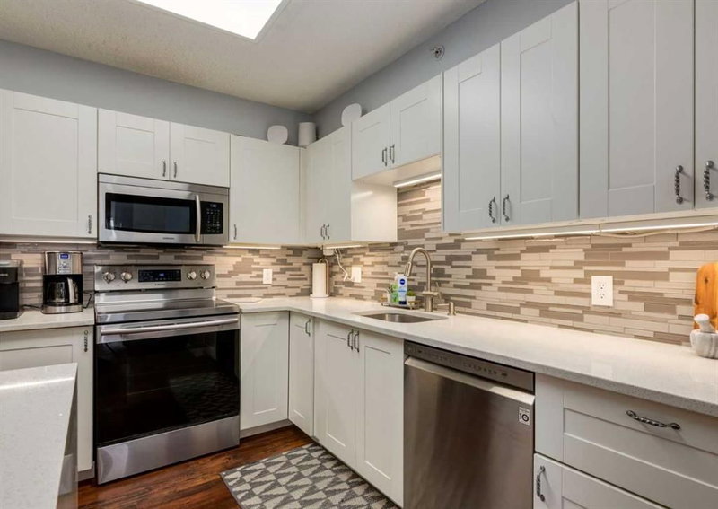 1010, 804 3 Avenue SW, Eau Claire — interior photo 5