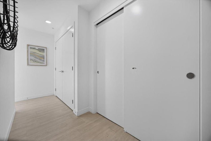 811, 327 9A Street NW, Sunnyside — interior photo
