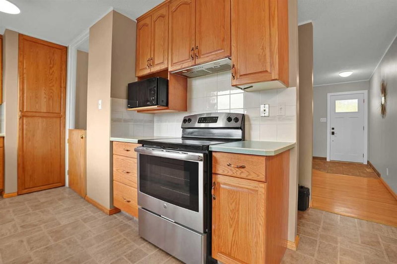 1432 Robson Crescent SE, Albert Park/Radisson Heights — interior photo