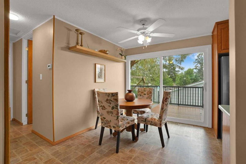 1432 Robson Crescent SE, Albert Park/Radisson Heights — interior photo 7