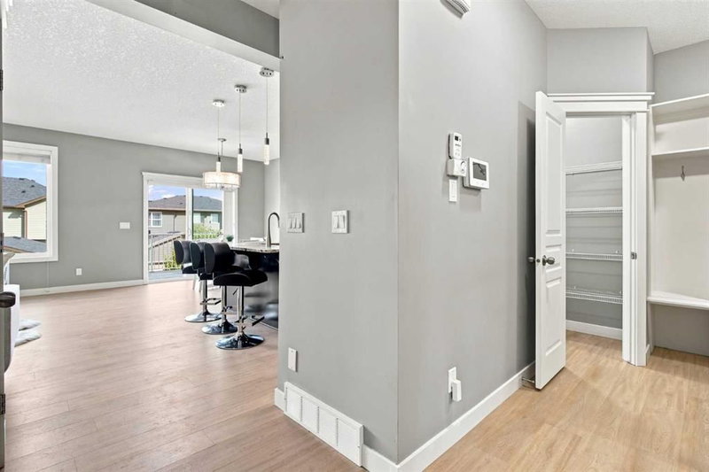 47 Evanscrest Way NW, Evanston — photo 3