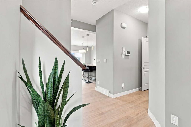 47 Evanscrest Way NW, Evanston — interior photo