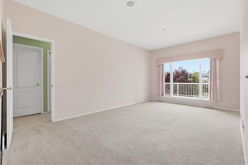 112 Shannon Road SW, Shawnessy — interior photo 5