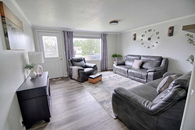 6014 52 Street, Taber — interior photo 5