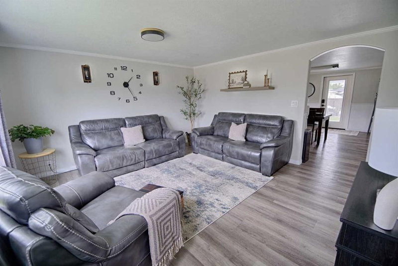 6014 52 Street, Taber — interior photo 6