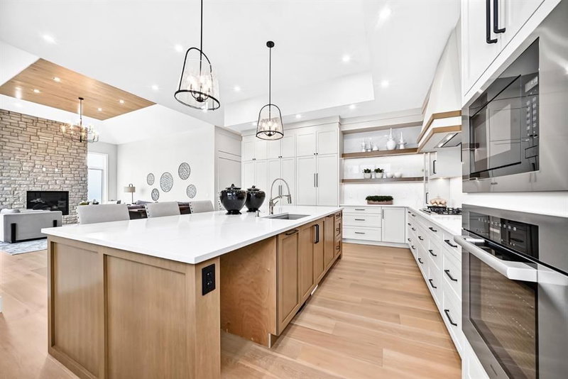 3743 36 Avenue SW, Rutland Park — interior photo