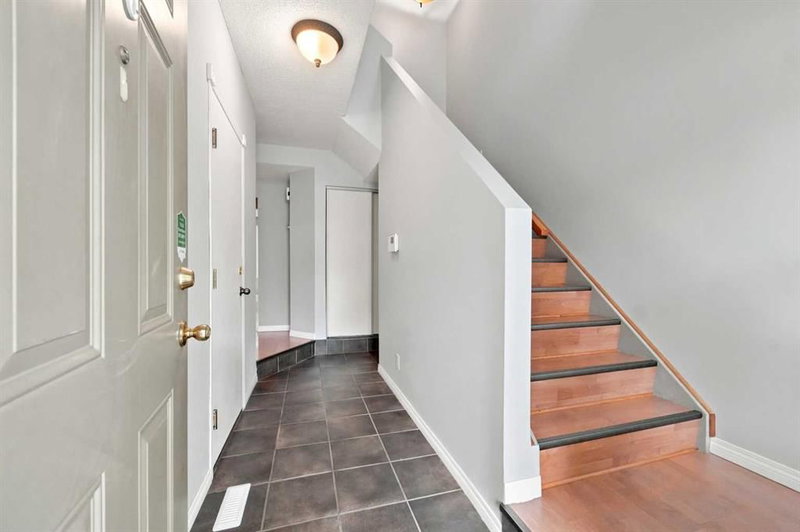 16 Harvest Glen Heights NE, Harvest Hills — interior photo