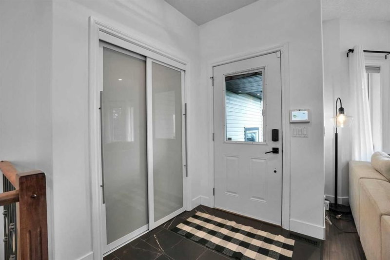 112 Aspen Creek Crescent, Aspen Creek — interior photo