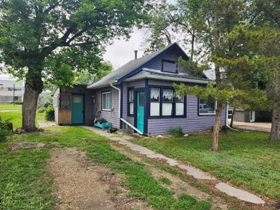 355 4 Street W