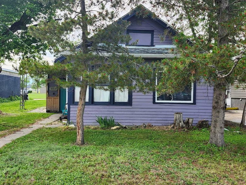 355 4 Street W