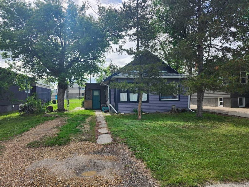 355 4 Street W