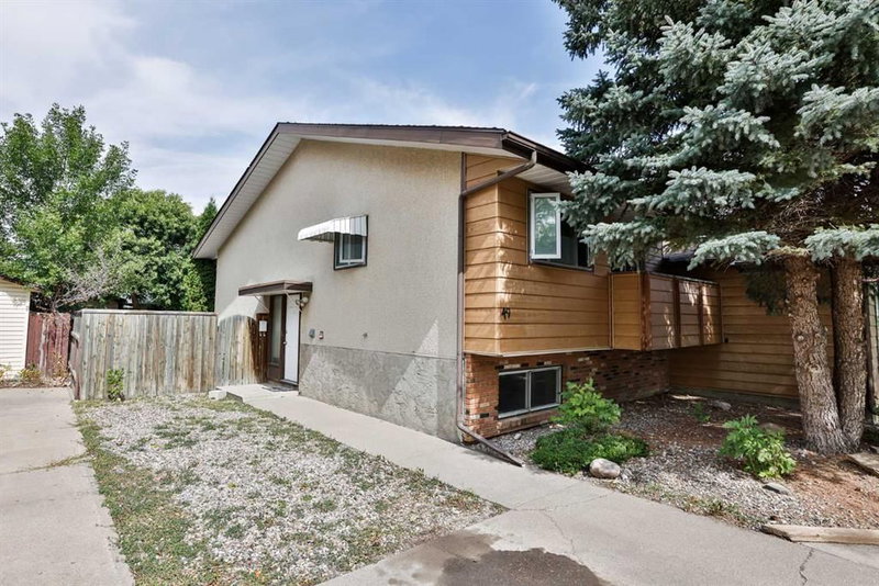 49 Meadowlark Boulevard N