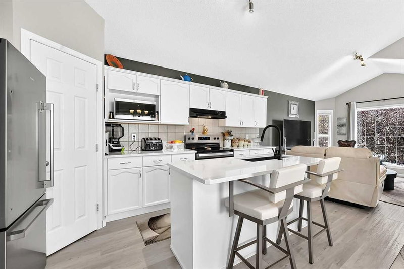 64 Cimarron Grove Close