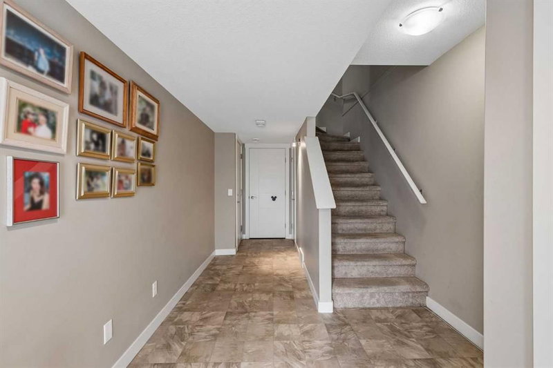 712 Redstone View NE, Redstone — interior photo