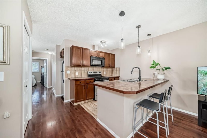8432 Berkley Road NW, Beddington Heights — interior photo