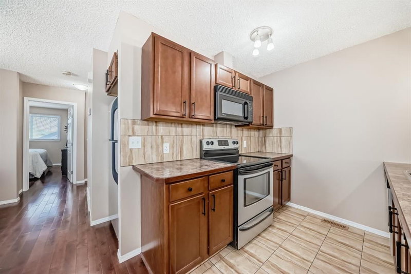 8432 Berkley Road NW, Beddington Heights — interior photo 5