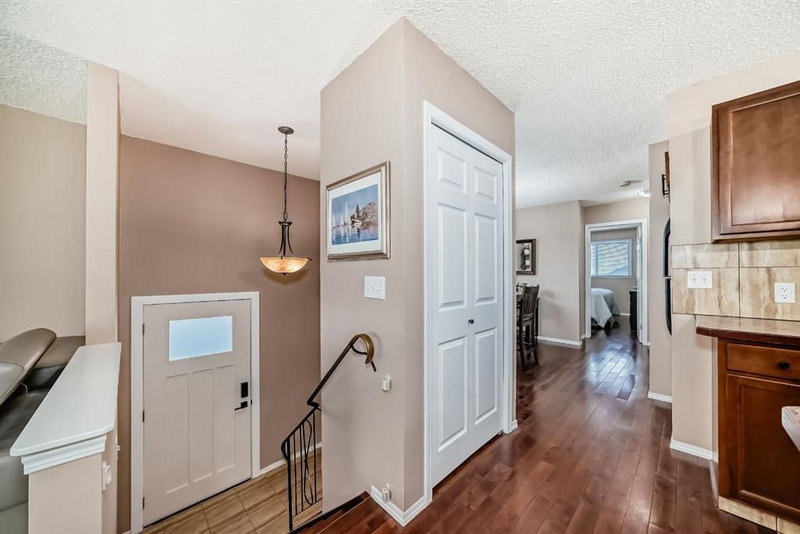 8432 Berkley Road NW, Beddington Heights — interior photo 6