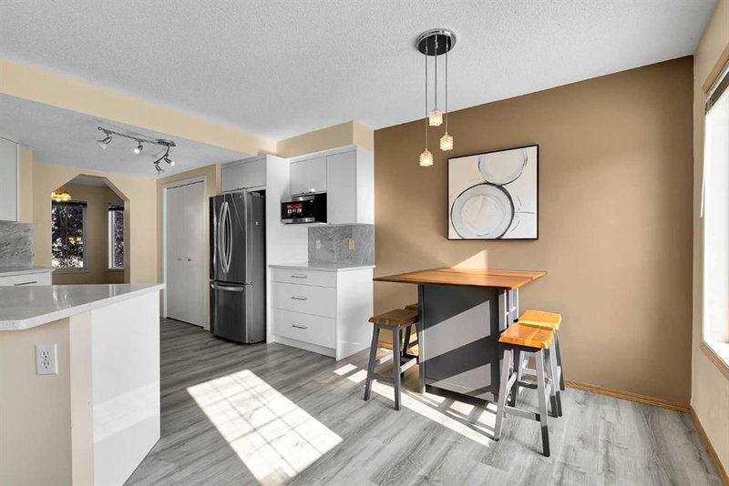 182 Citadel Bluff Close NW, Citadel — interior photo 5
