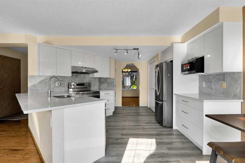 182 Citadel Bluff Close NW, Citadel — interior photo 6