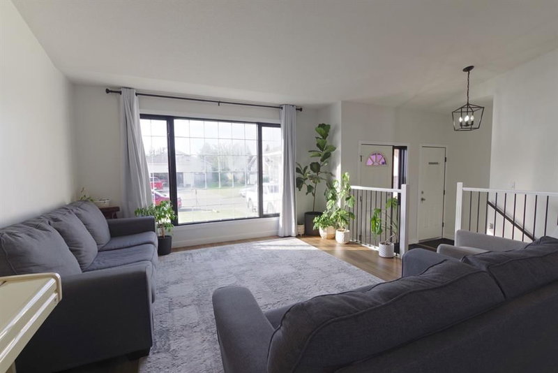 4645 Majestic Place, Taber — interior photo