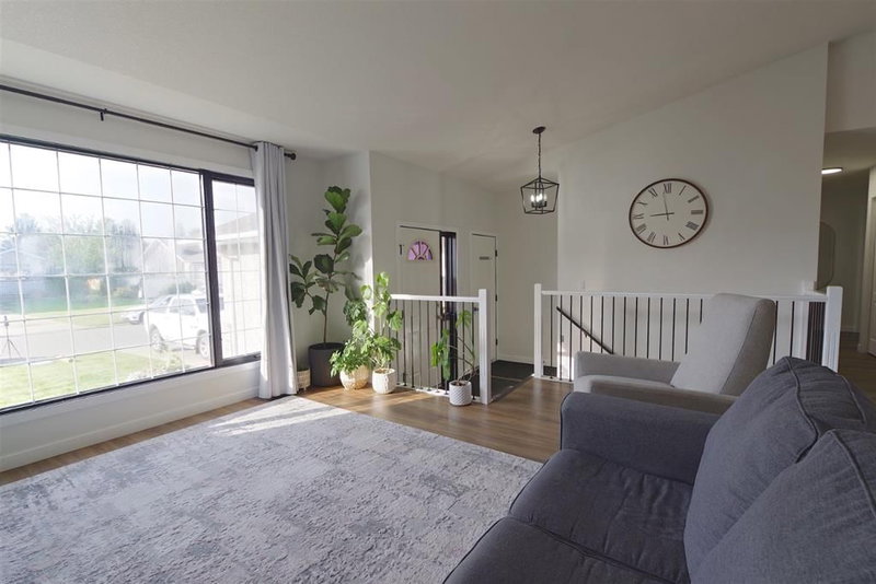 4645 Majestic Place, Taber — interior photo 5