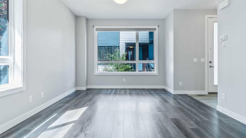 810 Redstone Crescent NE, Redstone — interior photo