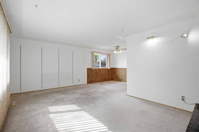 4327 19 Street NW, Charleswood — interior photo 5