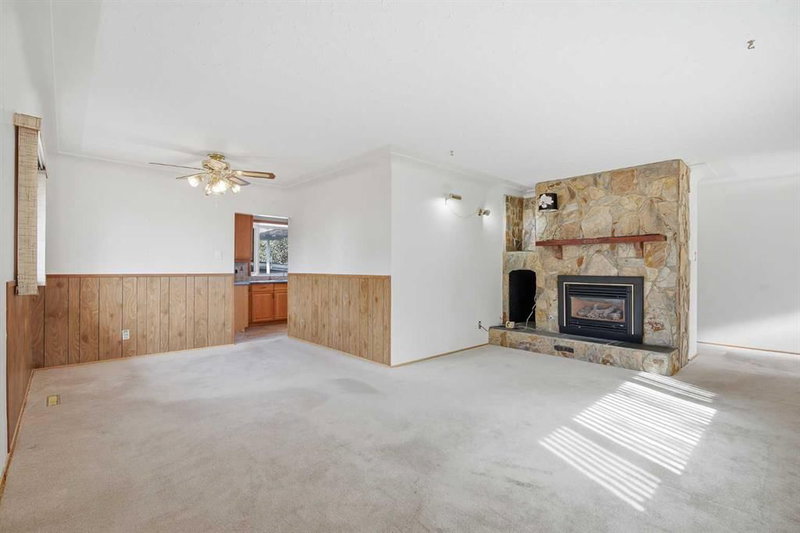 4327 19 Street NW, Charleswood — interior photo 6