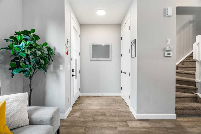 1925 19 Avenue NW, Banff Trail — interior photo 6