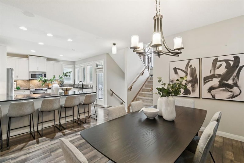982 Evanston Drive NW, Evanston — interior photo