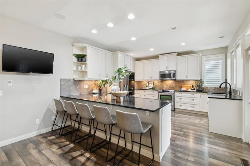 982 Evanston Drive NW, Evanston — interior photo 6