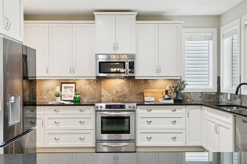 982 Evanston Drive NW, Evanston — interior photo 7